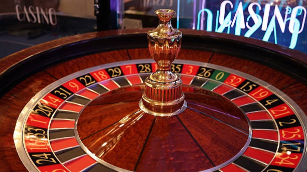 Live dealer announcing VIP Roulette spin result in multi-language support broadcast